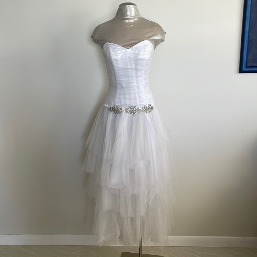 NWT! Jovani white wedding/prom dress size6 bustier with platinum rhinestone belt